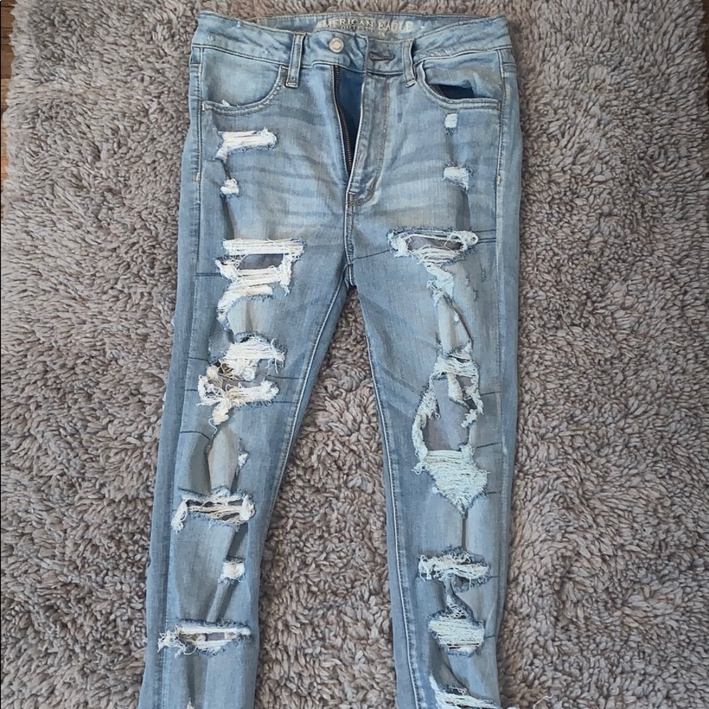 6 Short Ripped AE Jeans